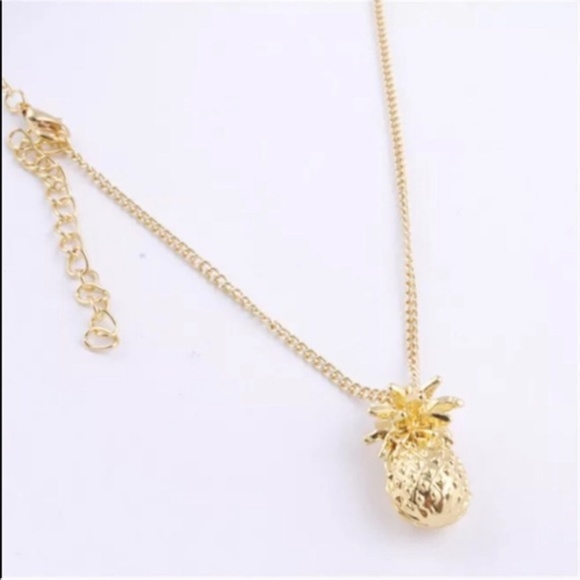 Beautiful Gold Pineapple Necklace - Picture 3 of 3